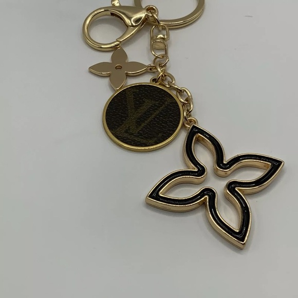 LV Louis Vuitton Bag Charm Key Holder Flower Shape & Round Monogram LV Logo - Picture 3 of 12